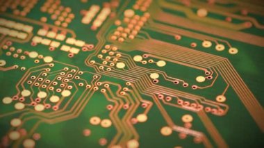 Dönüşümlü olarak elektronik devre kartı. Yeşil baskılı elektronik panonun makro ayrıntıları.