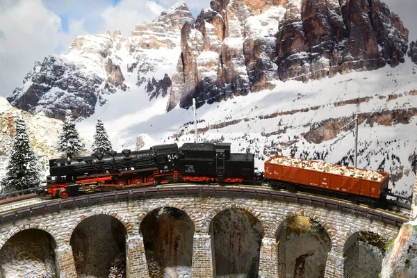 Firenze Settembre 2022 Modello Locomotiva Vapore Viadotto Ambiente Montano Invernale — Foto Stock