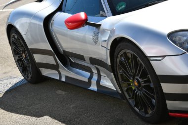 Mugello Pisti, İtalya 23 Eylül 2022: Porsche Sport Cup Suisse etkinliği sırasında Mugello Pisti Paddock 'ta Porsche 918 Spyder. İtalya.