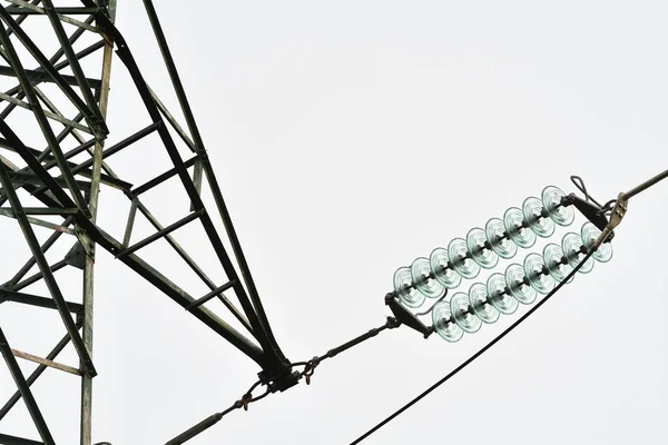 Detalle Los Aislantes Enrejado Corriente Eléctrica Una Línea Distribución — Foto de Stock