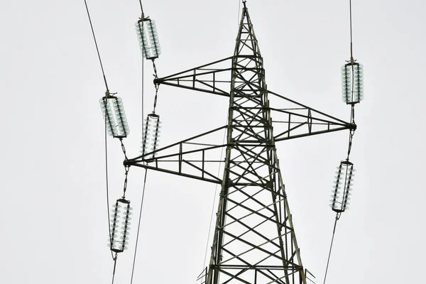 Enrejado Corriente Eléctrica Una Línea Distribución Con Aisladores — Foto de Stock