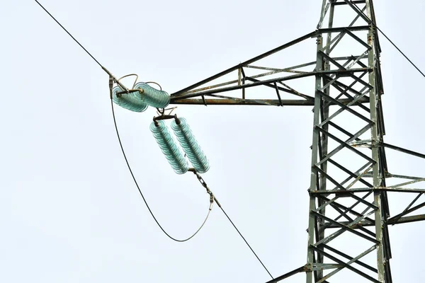 Detalle Los Aislantes Enrejado Corriente Eléctrica Una Línea Distribución —  Fotos de Stock