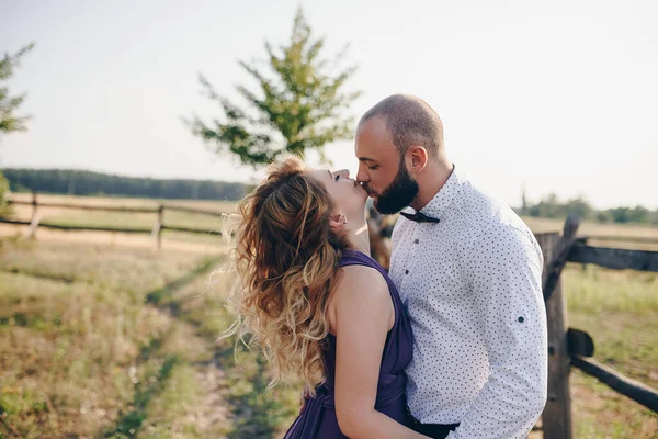 Couple Date Purple Dress Bride Groom Walk Field Love Story — Stock Photo, Image