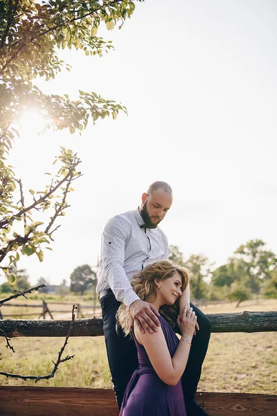 Couple Date Purple Dress Bride Groom Walk Field Love Story — Stock Photo, Image