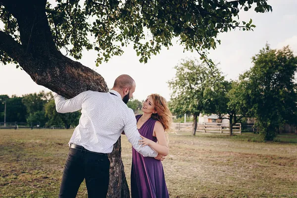 Couple Date Purple Dress Bride Groom Walk Field Love Story — Stock Photo, Image