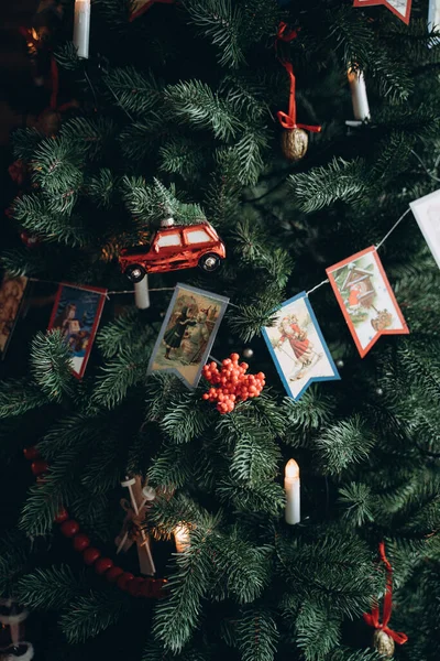 Dekorovaný vánoční stromek, retro tónování — Stock fotografie