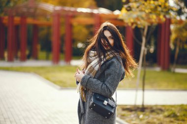 Elegant woman in a autumn city