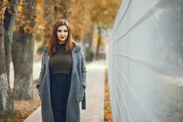Elegant woman in a autumn city — Stock Fotó