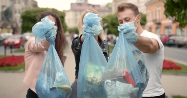 环保义工小组完成垃圾收集工作 — 图库视频影像
