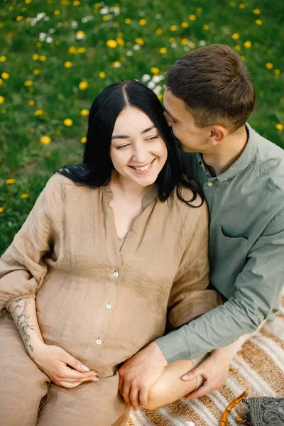Couple Waiting First Baby Sitting Grass Hugging Pregnant Woman Her — Foto de Stock