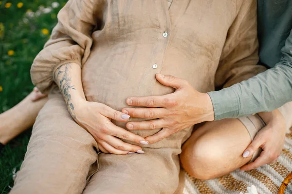 Cropped Image Pregnant Woman Her Husband Hugging Tummy Couple Sitting — Fotografia de Stock