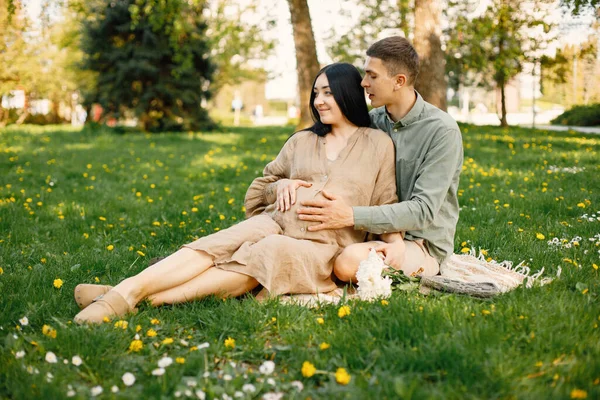 Couple Waiting First Baby Sitting Grass Hugging Pregnant Woman Her — Stockfoto