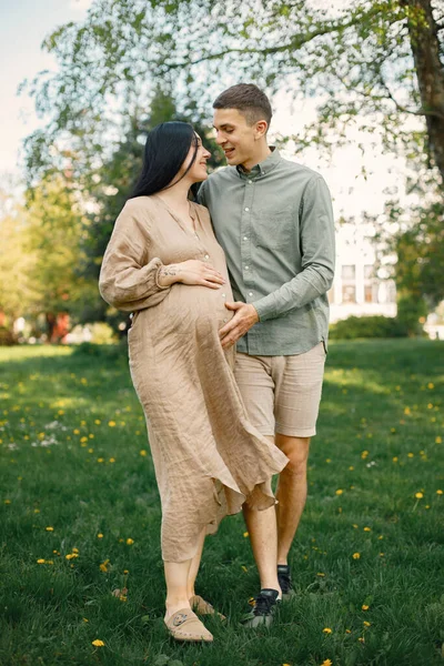 Couple Waiting First Baby Standing Grass Hugging Pregnant Woman Her — 图库照片