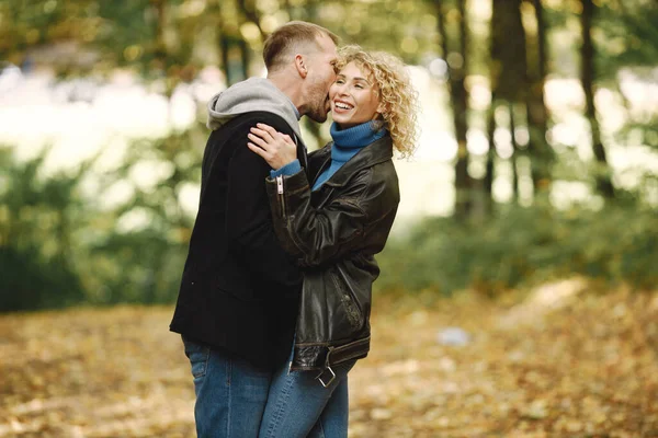 Blonde Curly Woman Man Standing Autumn Forest Hugging Couple Wearing — Φωτογραφία Αρχείου