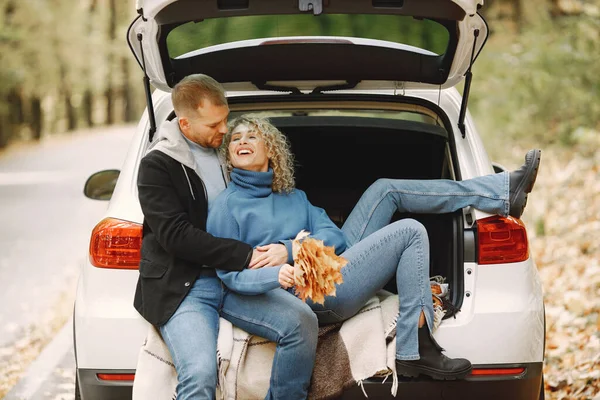Blonde Curly Woman Man Sitting Trunk Car Autumn Forest Hugging — Stock Fotó