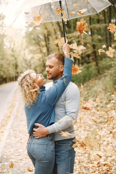 Man Woman Kissing Blonde Curly Woman Man Standing Autumn Forest —  Fotos de Stock