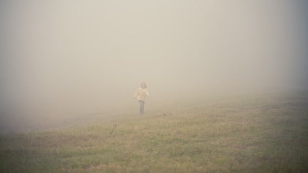 Happy Ten Year Old Caucasian Girl Runs Dense Fog Field — Stock Video