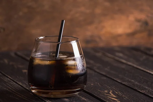 Beautiful Glass Whiskey Cola Ice Black Straw Dark Brown Wooden — Stock Photo, Image