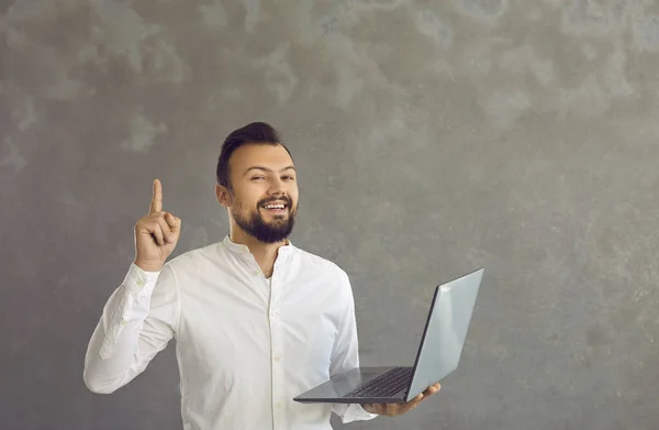 Smart Caucasian Business Man Working Online Holding Laptop Having Idea — Stock fotografie
