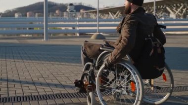Tekerlekli sandalyedeki kişiyi devre dışı bırak.