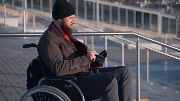 Disabled person with phone outside — Stock Video