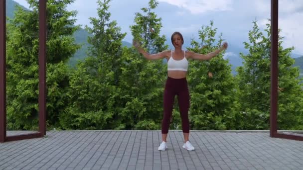 Exercice d'échauffement des bras et des épaules — Video