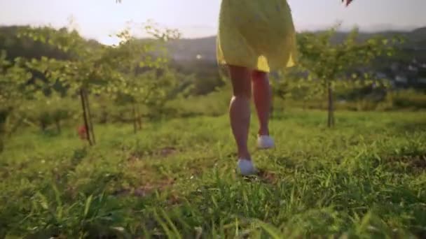 Woman enjoying time in the countryside — Video Stock