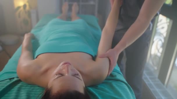 Alivio del estrés con masaje profesional — Vídeos de Stock