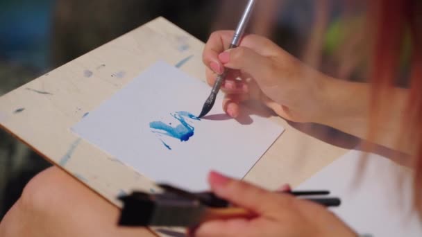 Eerste blauwe strepen van aquarel zeegezicht — Stockvideo