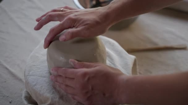 Artesanato tradicional de fazer louça de barro, masterclass — Vídeo de Stock