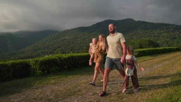 Family Trip Mountain Summer Vacation Happy Father Mother Daughters Walking — Stock Video