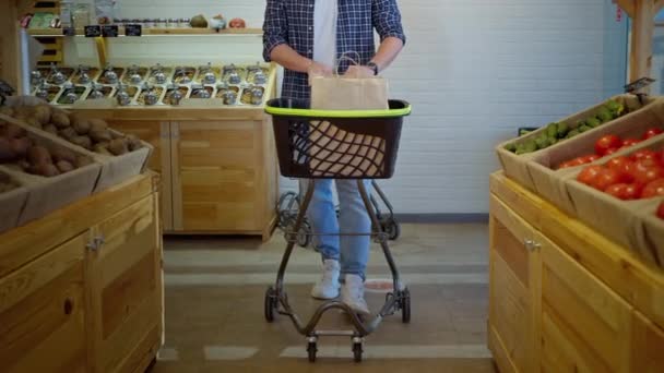 Face Shot Greengrocery Customer Pushing Cart Paper Bag Aisle Choosing — Stock Video