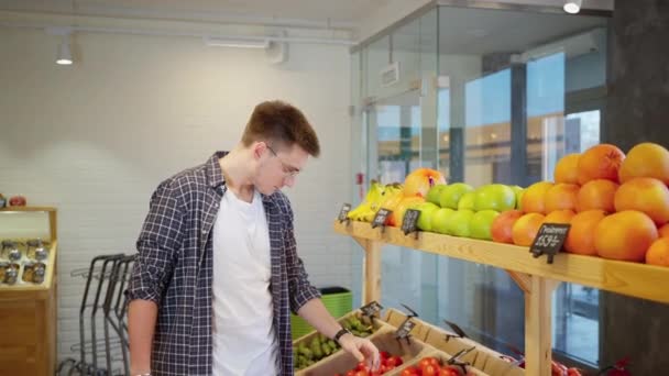 Man Buyer Greengrocery Carefully Choosing Tomatoes Wants Best Ones Doing — Stock Video