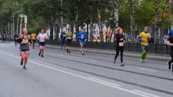 Novosibirsk, Russia, 11.09.2021: athletes, runners jogging a marathon, triathlon — Stock Video