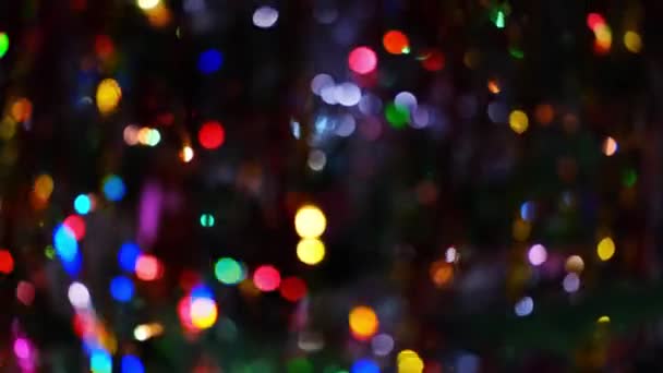 Julbokeh. Ofokuserade lampor av nyår girlanger. suddig semester ljus bakgrund — Stockvideo