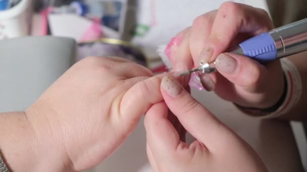マニキュアマスターは 女性の手を磨く 高品質のフルHd映像 — ストック動画