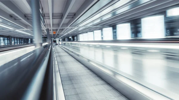 Long Airport Travelator Airport Strong Motion Blur Shallow Depth Field — Stock Photo, Image