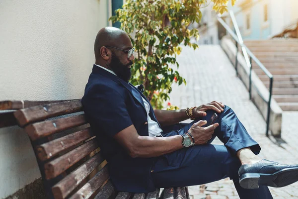 Una Vista Laterale Maturo Uomo Afro Americano Con Barba Nera — Foto Stock