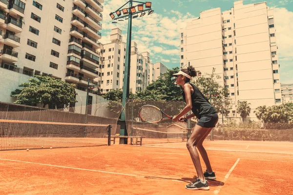 Vue Latérale Joueur Tennis Afro Américain Dans Pratique Recevoir Position — Photo