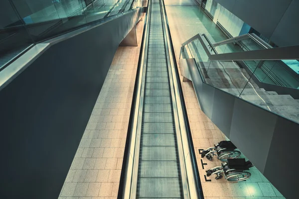 View Indoors Airport Railway Station Modern Shopping Long Travelator Moving — Stock Photo, Image