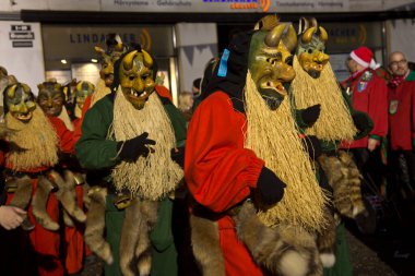 STUTTGART, ALMANY, 19 HAZİRAN 2020. Almanya 'nın Stuttgart şehrinde geleneksel maskeli karnaval alayı. 