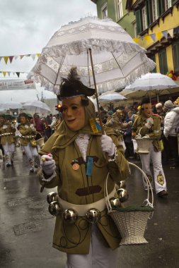 STUTTGART, ALMANY, 19 HAZİRAN 2020. Almanya 'nın Stuttgart şehrinde geleneksel maskeli karnaval alayı. 