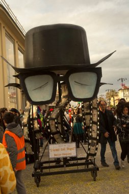 Viareggio, İtalya 'da. 23 Şubat 2020 'de. Viareggio, İtalya 'da geleneksel karnaval alayı. 