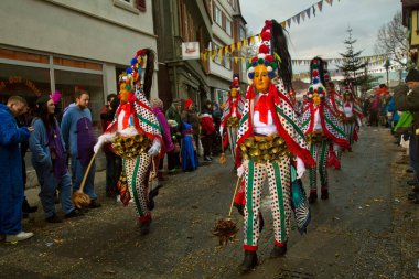 STUTTGART, ALMANY, 19 HAZİRAN 2020. Almanya 'nın Stuttgart şehrinde geleneksel maskeli karnaval alayı. 