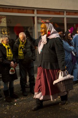 STUTTGART, ALMANY, 19 HAZİRAN 2020. Almanya 'nın Stuttgart şehrinde geleneksel maskeli karnaval alayı. 