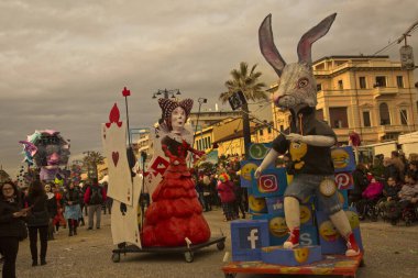 Viareggio, İtalya 'da. 23 Şubat 2020 'de. Viareggio, İtalya 'da geleneksel karnaval alayı. 