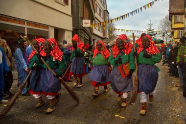 STUTTGART, ALMANY, 19 HAZİRAN 2020. Almanya 'nın Stuttgart şehrinde geleneksel maskeli karnaval alayı. 
