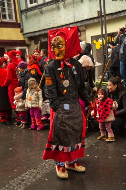 STUTTGART, ALMANY, 19 HAZİRAN 2020. Almanya 'nın Stuttgart şehrinde geleneksel maskeli karnaval alayı. 