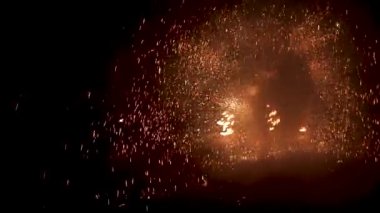 Düğünde yangın gösterisi. Tatillerde havai fişek eğlencesi