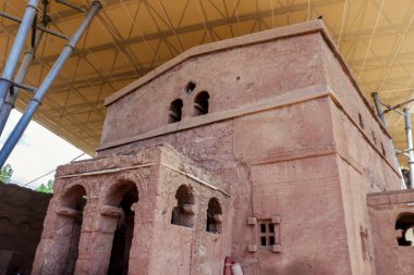 Lalibela, Etiyopya - 20 Ağustos 2020: Antik Afrika Kiliselerinin dışında 